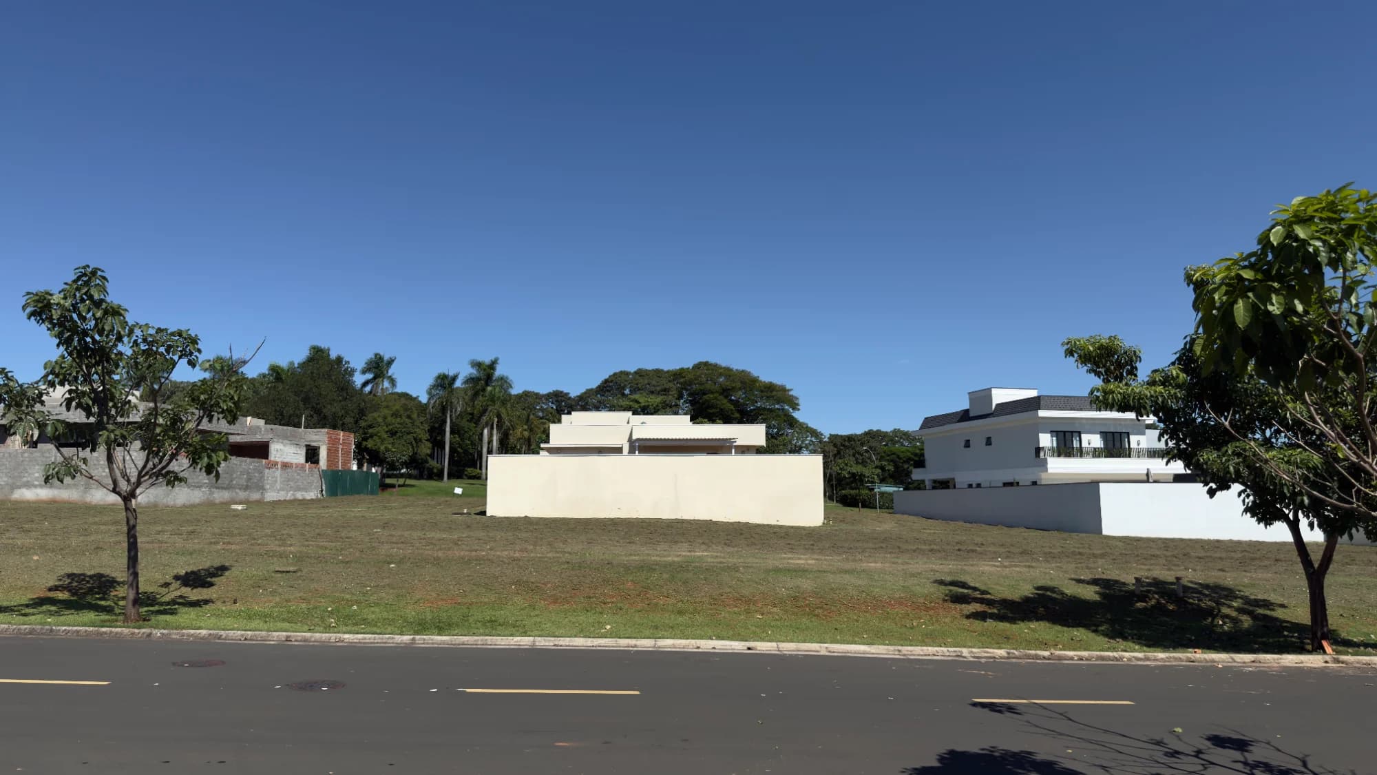 Descubra a oportunidade perfeita para construir a casa dos seus sonhos no Reserva Santa Izabel, um d
